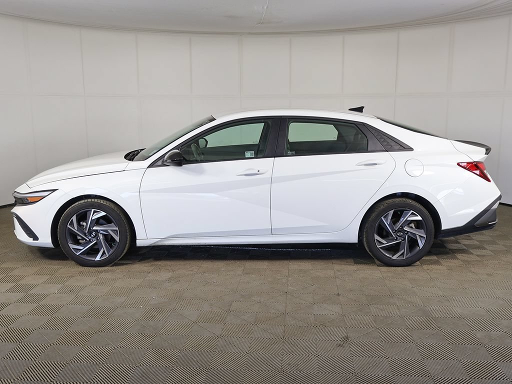 Certified 2025 Hyundai Elantra Sport FWD image 12