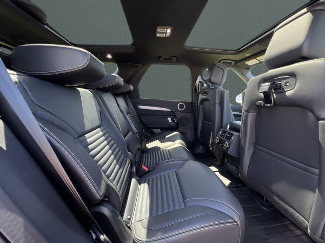 New 2025 Land Rover Discovery Dynamic SE image 19