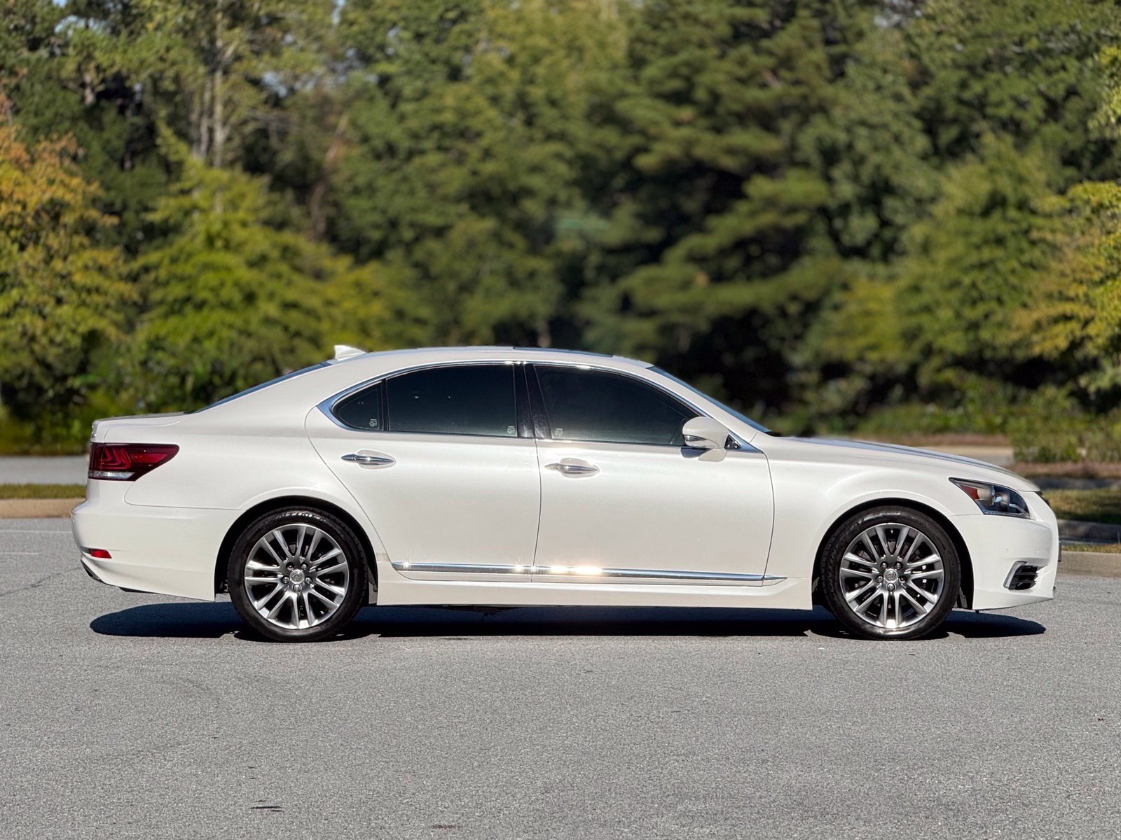 Used 2017 Lexus LS 460 w/ Comfort Package RWD image 12