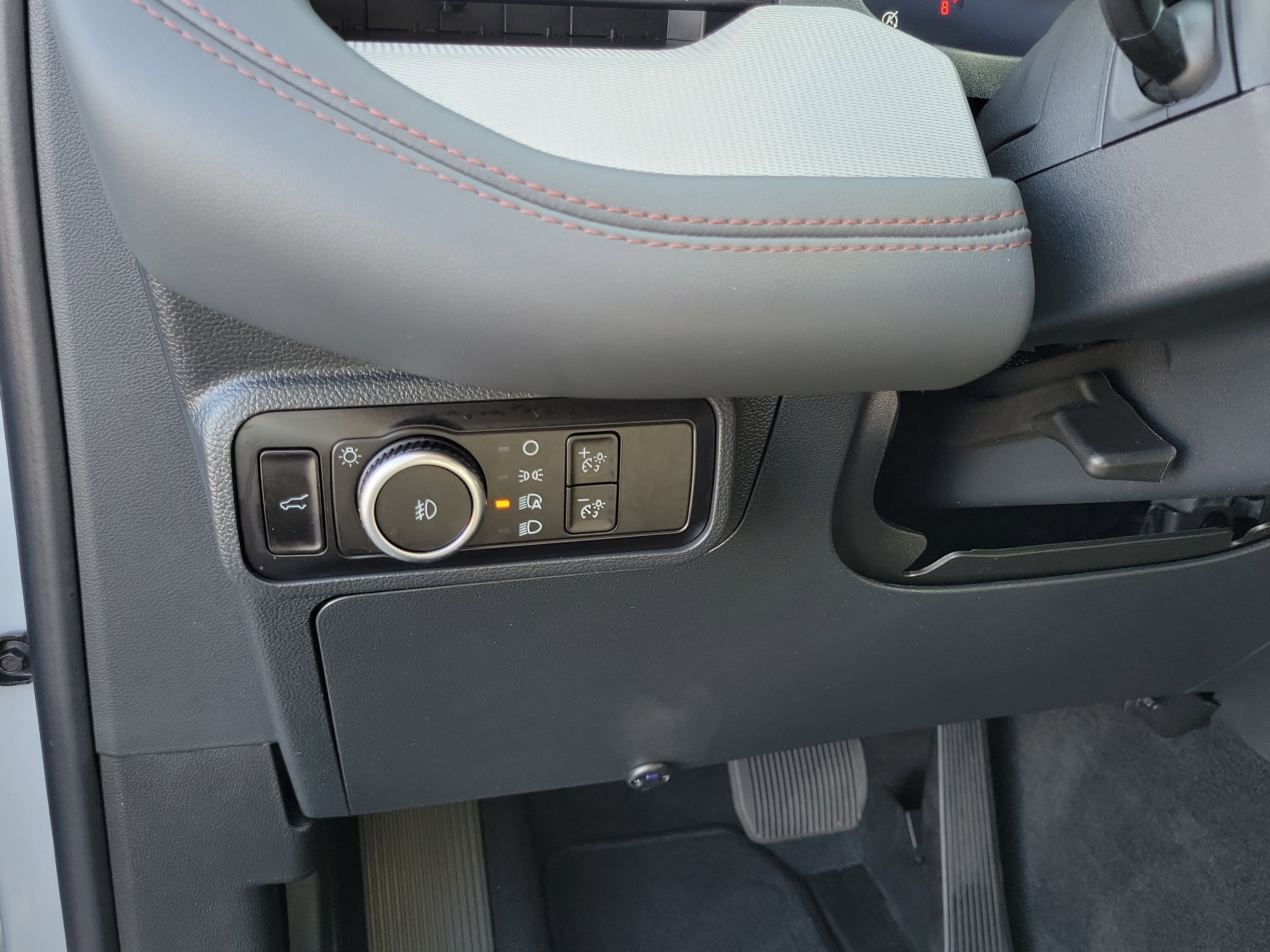 Used 2026 Ford Explorer Active w/ Active Comfort Package RWD image 10