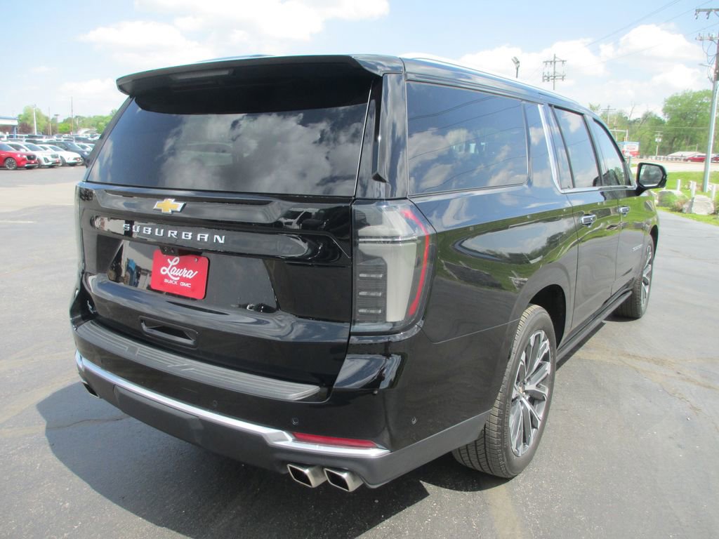 Used 2025 Chevrolet Suburban High Country AWD/4WD image 5