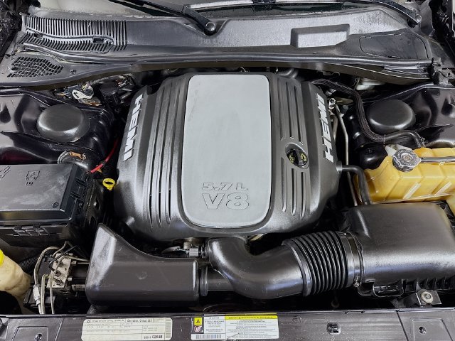 Used 2010 Dodge Challenger R/T RWD image 27