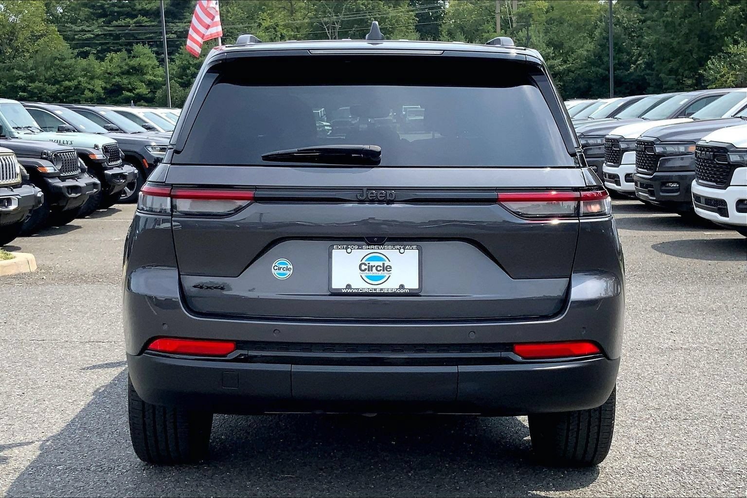 Used 2023 Jeep Grand Cherokee Altitude AWD/4WD image 4