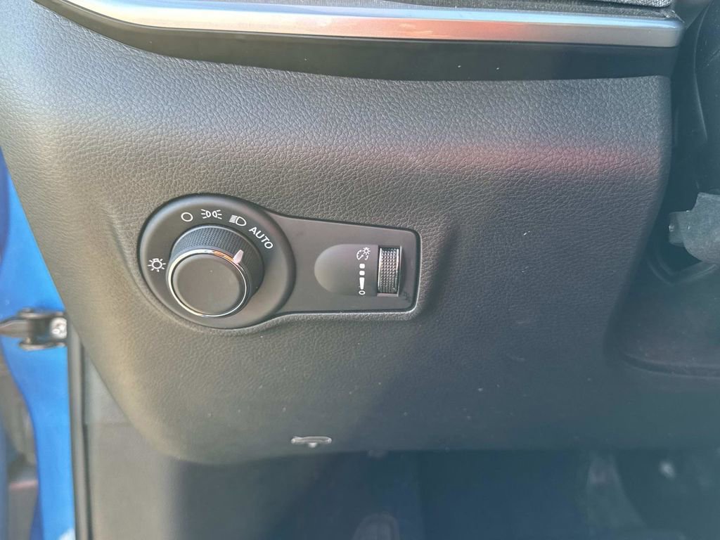 Used 2024 Jeep Compass Sport image 48