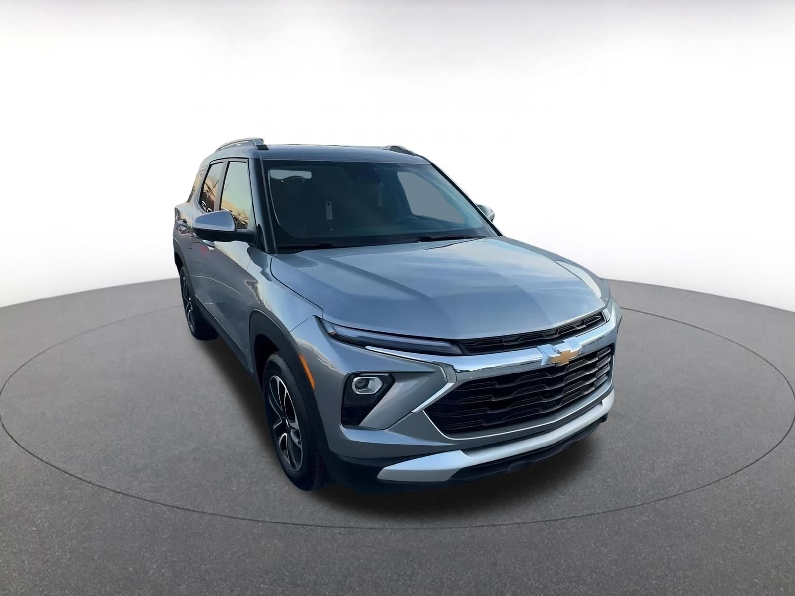 Used 2025 Chevrolet TrailBlazer LT image 3