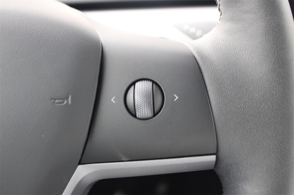 Used 2025 Tesla Model Y Long Range image 25