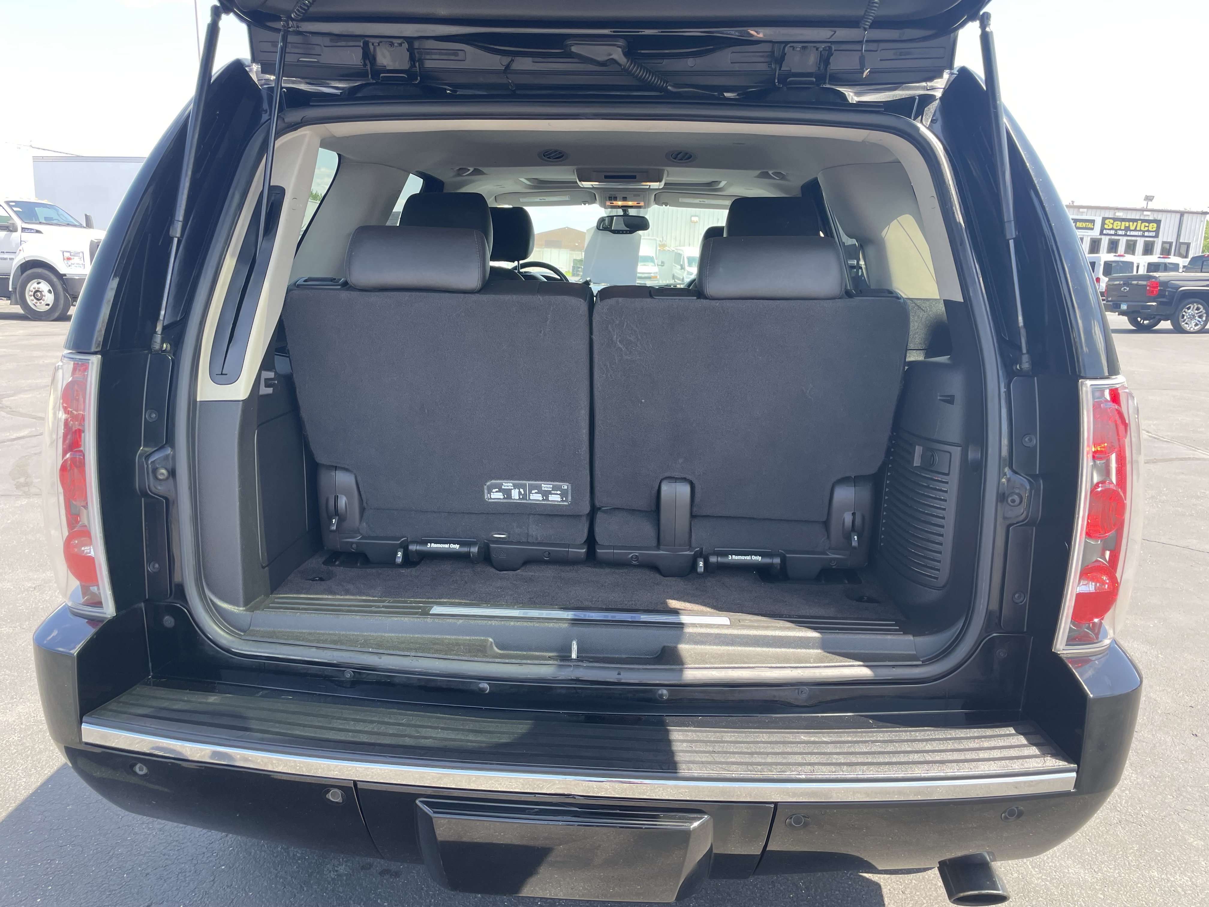 Used 2014 GMC Yukon Denali AWD/4WD image 9