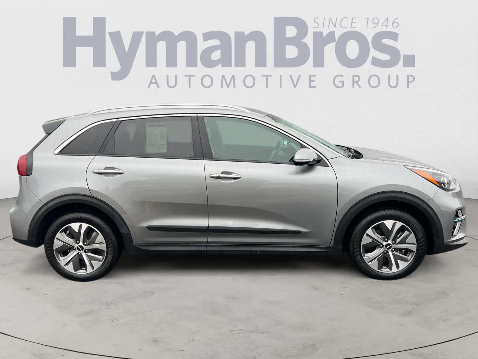 Certified 2022 Kia Niro EX FWD image 3