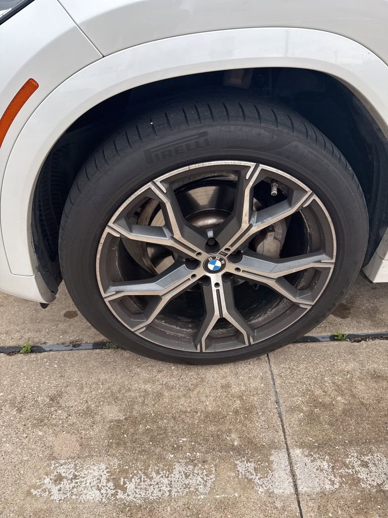 Used 2021 BMW X6 xDrive40i w/ M Sport Package image 2