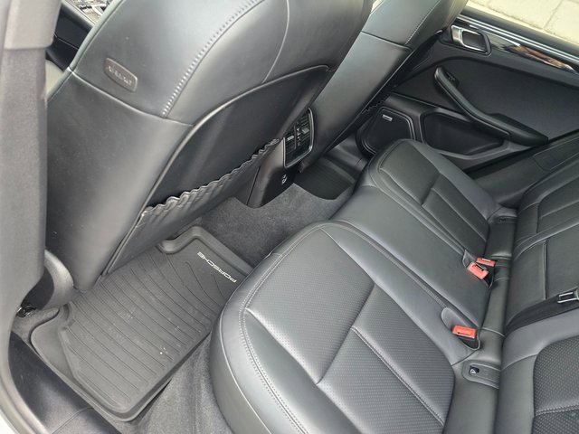 Used 2021 Porsche Macan image 44
