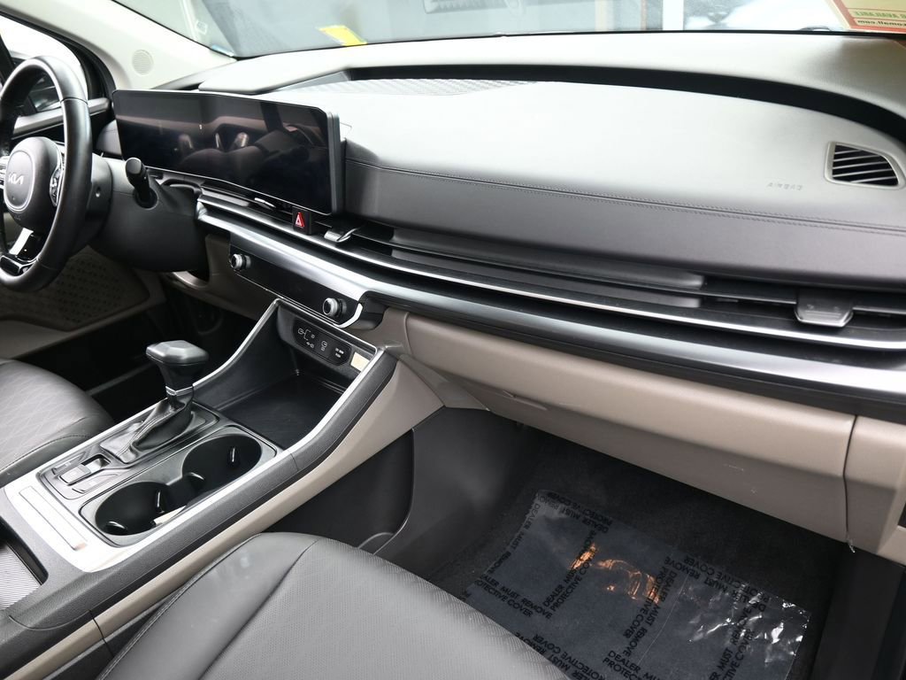 Used 2025 Kia Carnival image 43