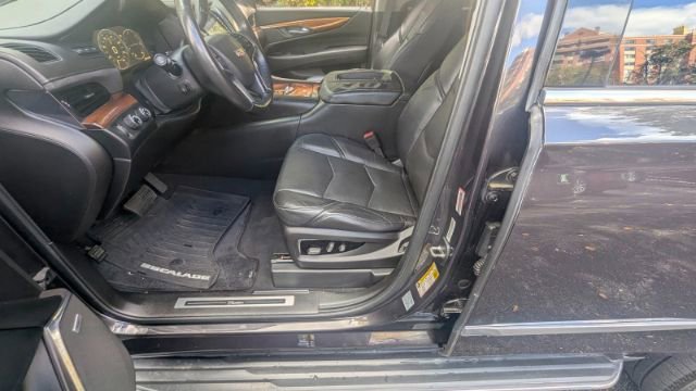 Used 2015 Cadillac Escalade Luxury image 15