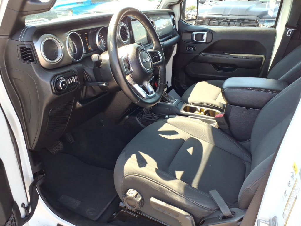Used 2018 Jeep Wrangler Unlimited Sahara AWD/4WD image 12
