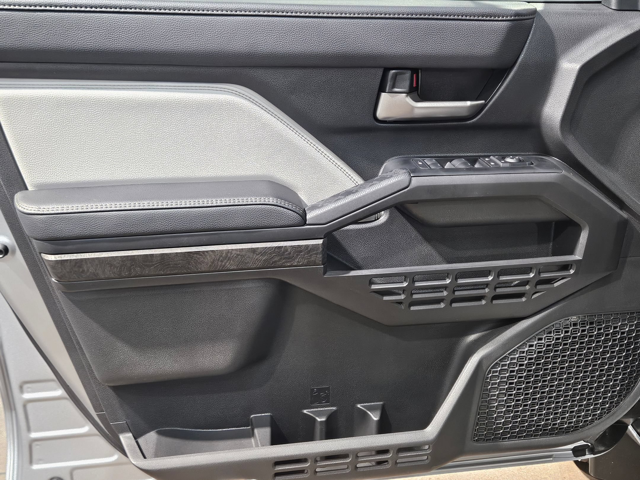 Certified 2025 Toyota Tacoma Limited AWD/4WD image 18