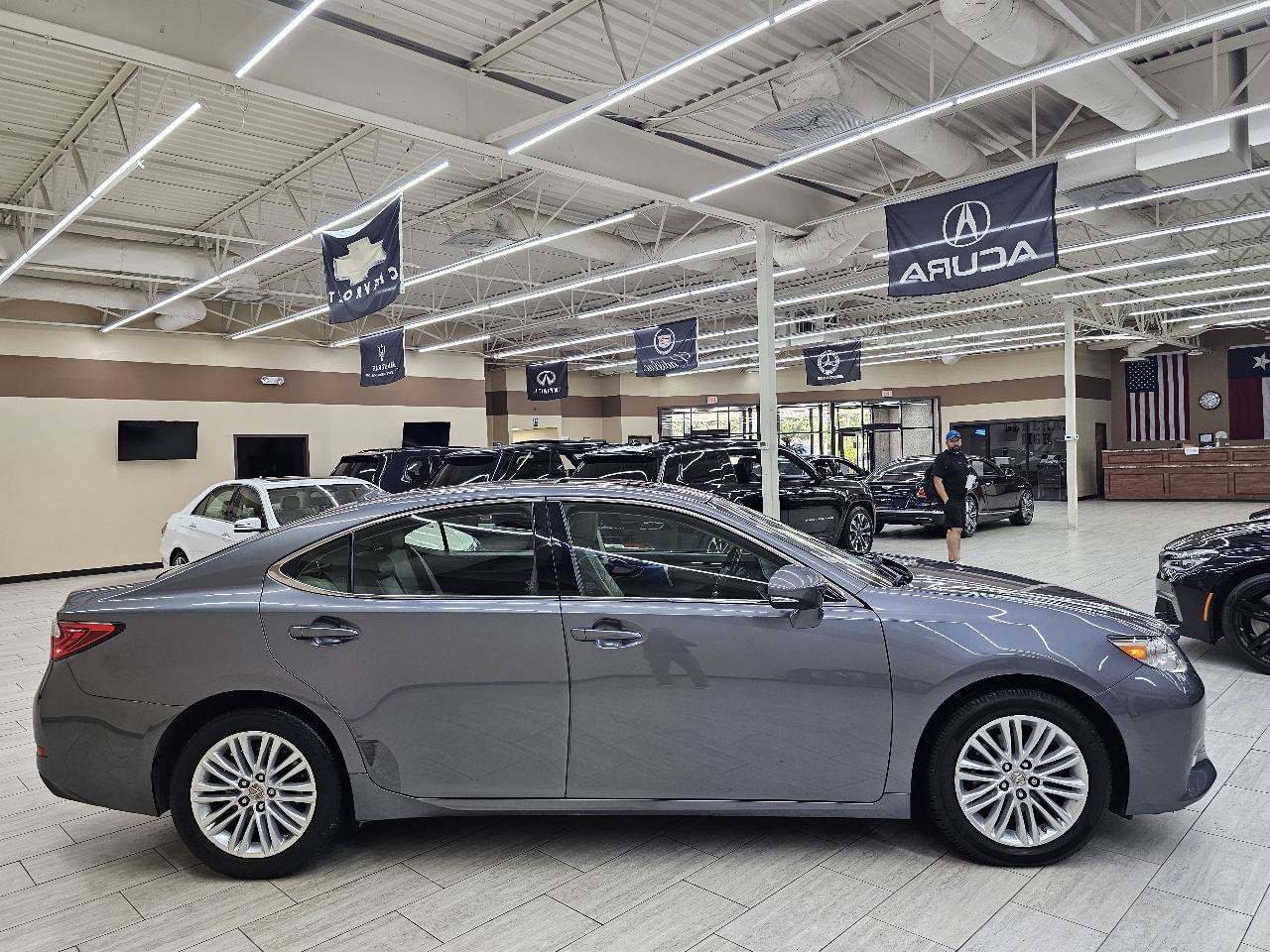 Used 2015 Lexus ES 350 w/ Luxury Package FWD image 5