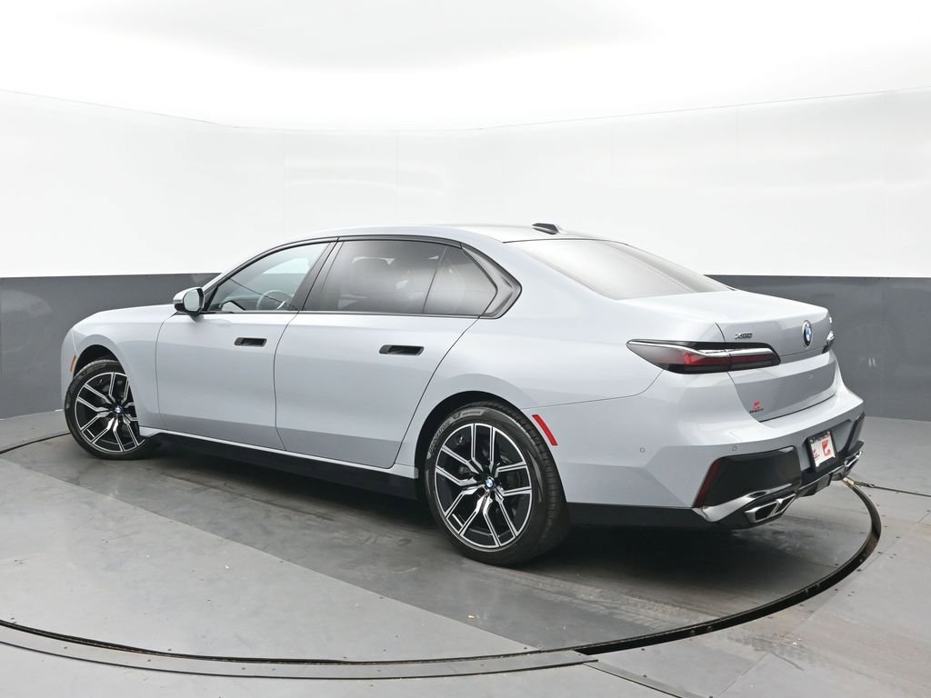 Used 2023 BMW 760i xDrive image 5