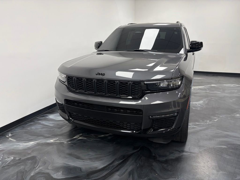Used 2024 Jeep Grand Cherokee L Limited w/ Black Appearance Package AWD/4WD image 3