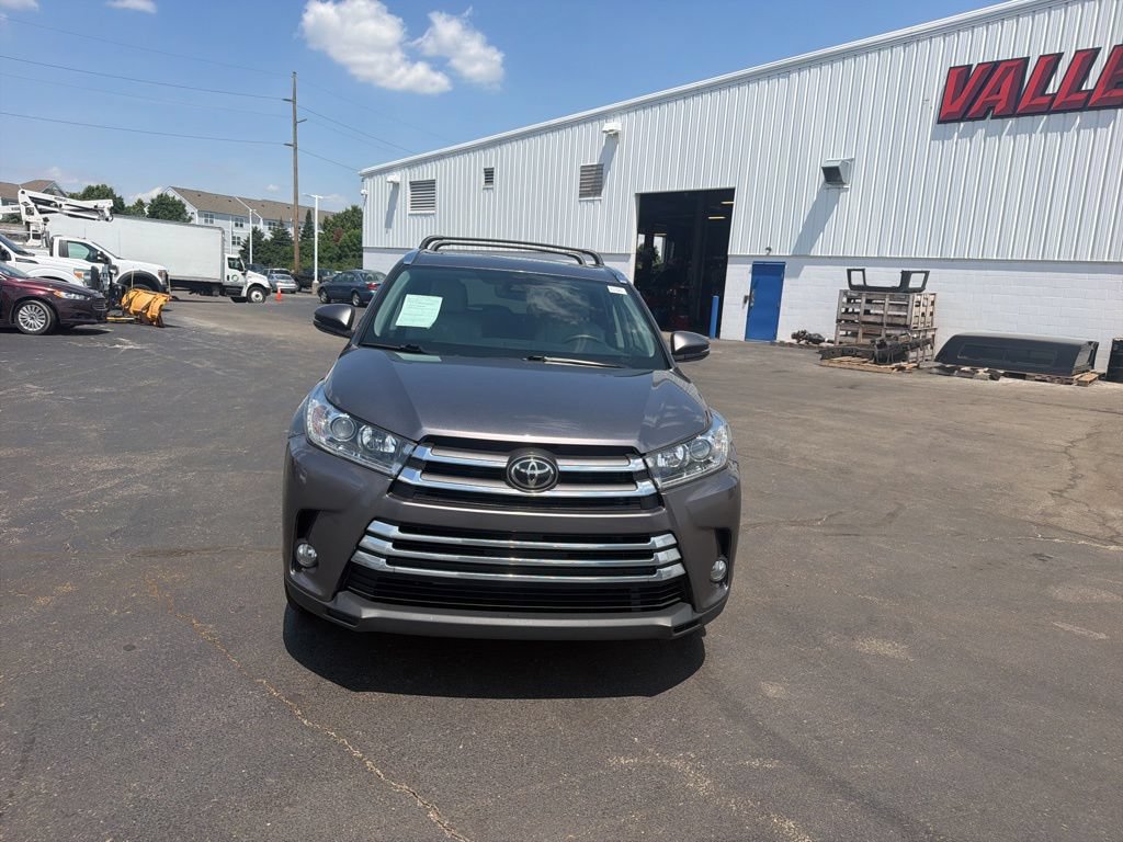 Used 2018 Toyota Highlander Limited AWD/4WD image 2