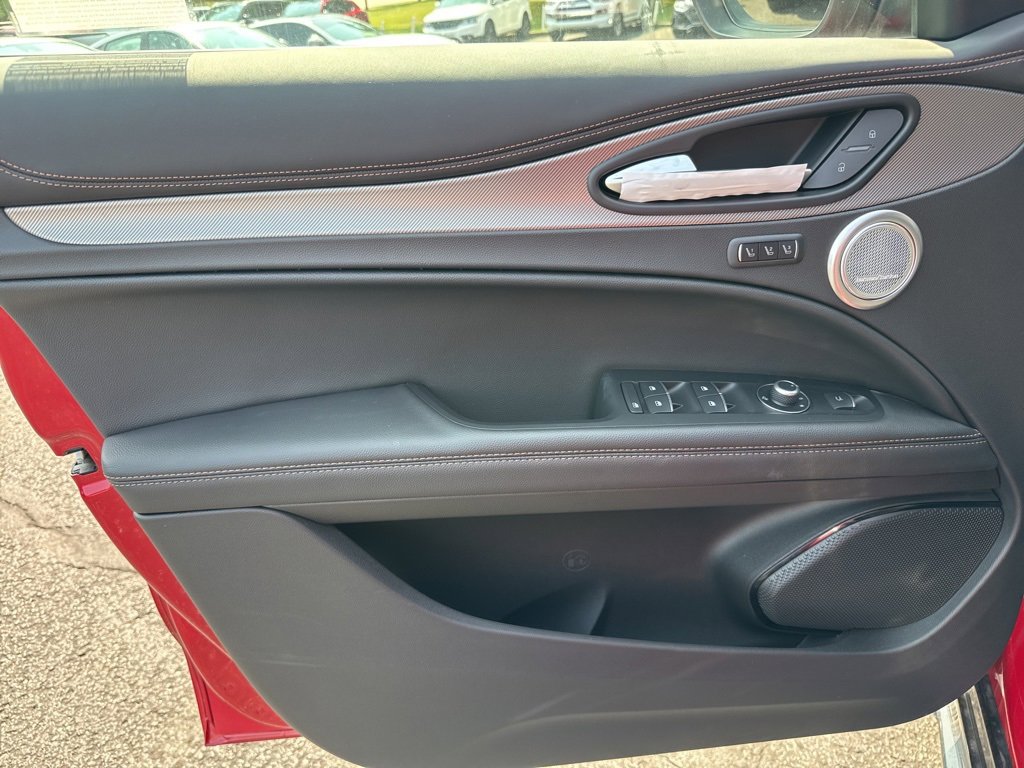 New 2025 Alfa Romeo Stelvio Sprint image 12