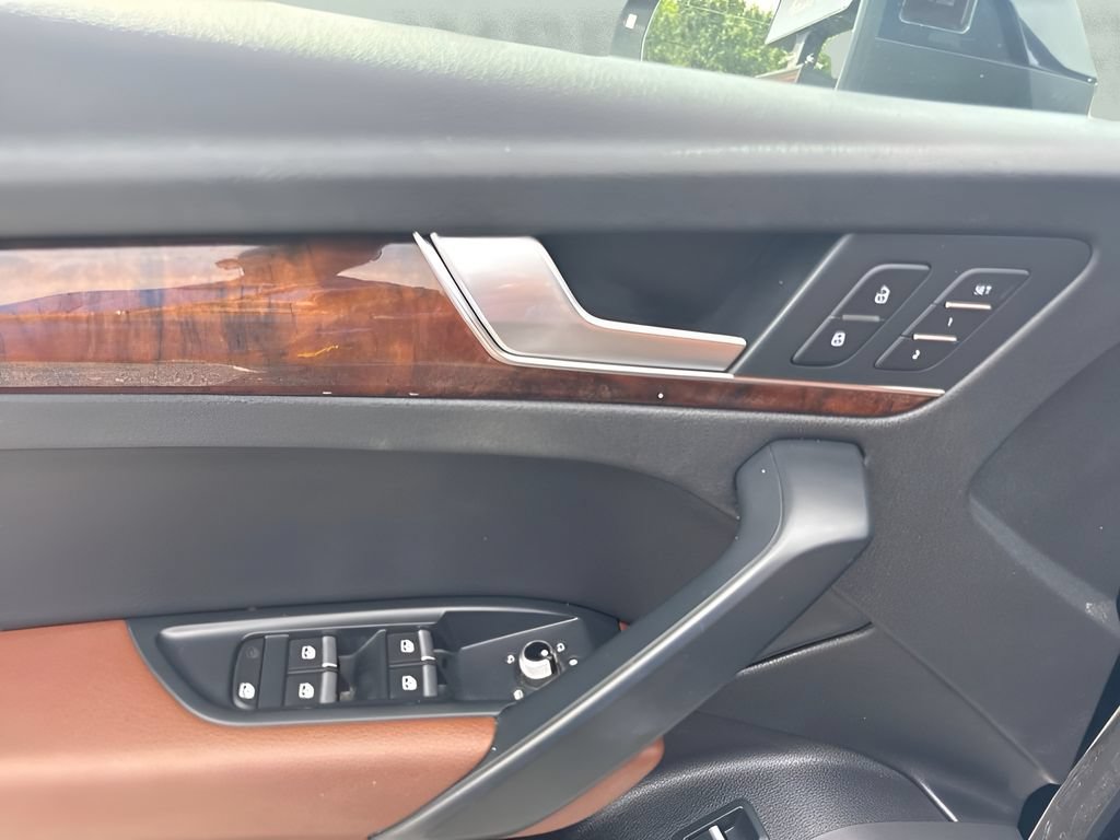 Used 2018 Audi Q5 2.0T Premium Plus w/ Premium Plus Package AWD/4WD image 18