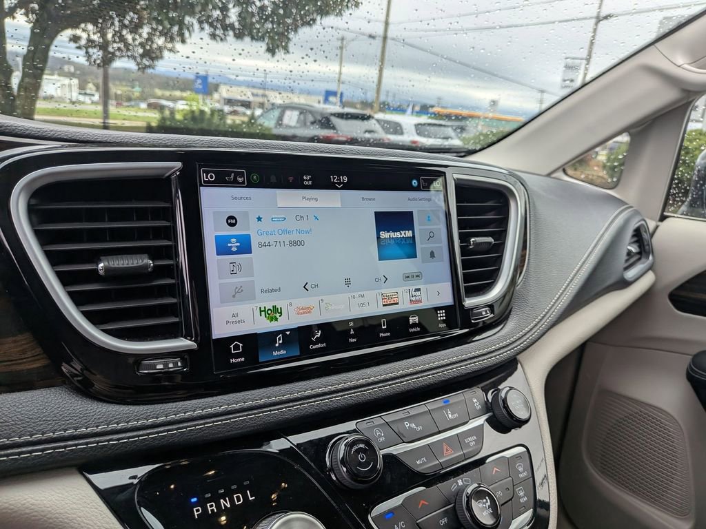 Used 2024 Chrysler Pacifica Limited image 17