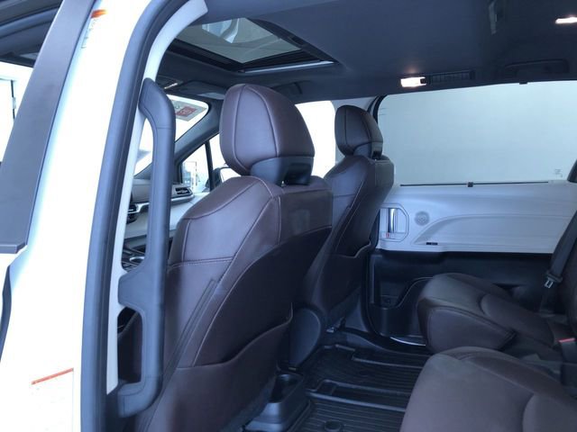 Certified 2024 Toyota Sienna Platinum image 19