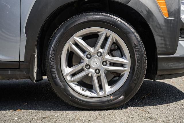 Used 2021 Hyundai Kona SE w/ Cargo Package image 16