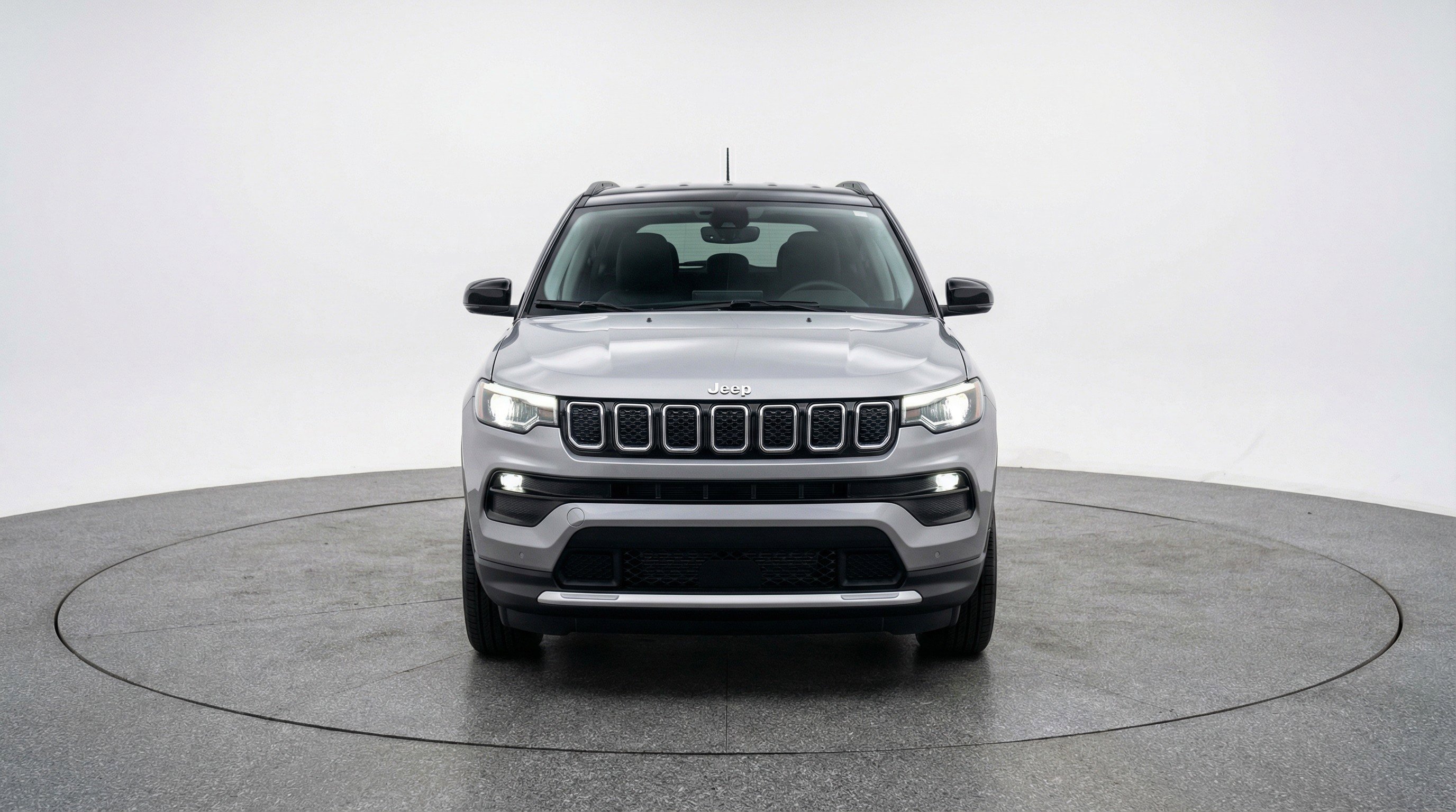Used 2025 Jeep Compass Limited AWD/4WD image 2