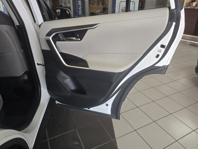 Used 2020 Toyota RAV4 XLE w/ Convenience Package AWD/4WD image 15