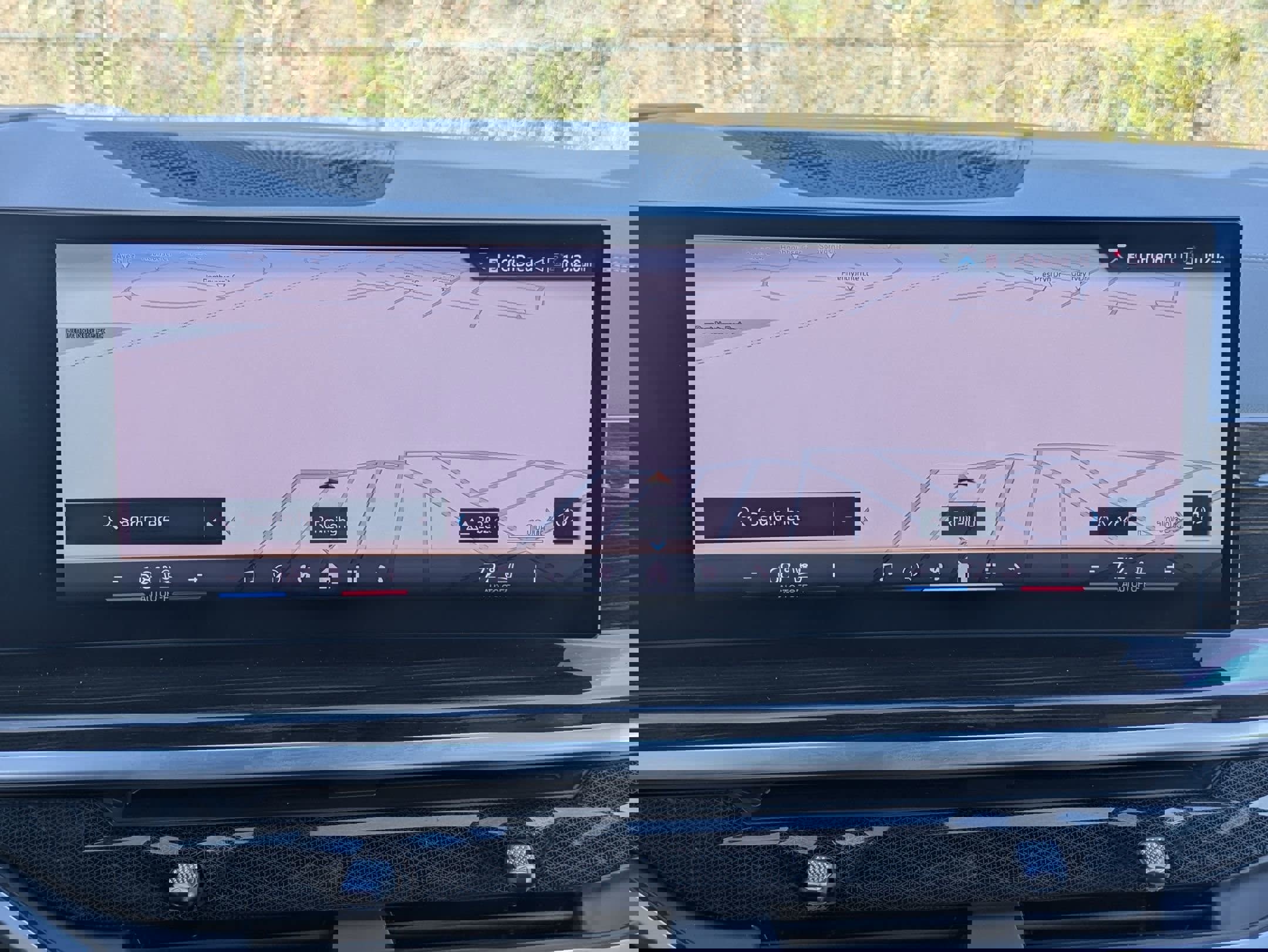 Used 2024 BMW X7 xDrive40i w/ M Sport Package image 12