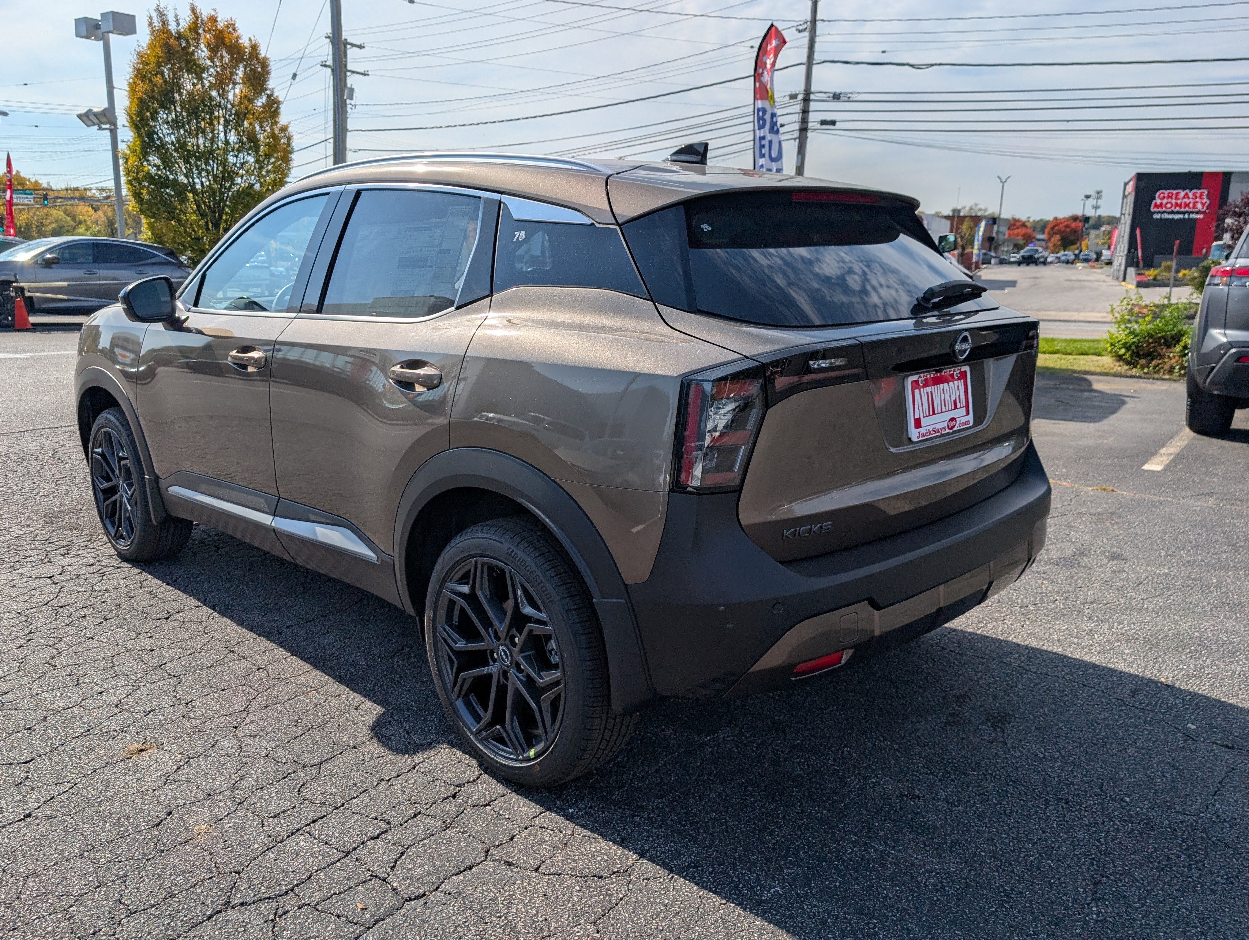 New 2027 Nissan Kicks SR FWD image 5