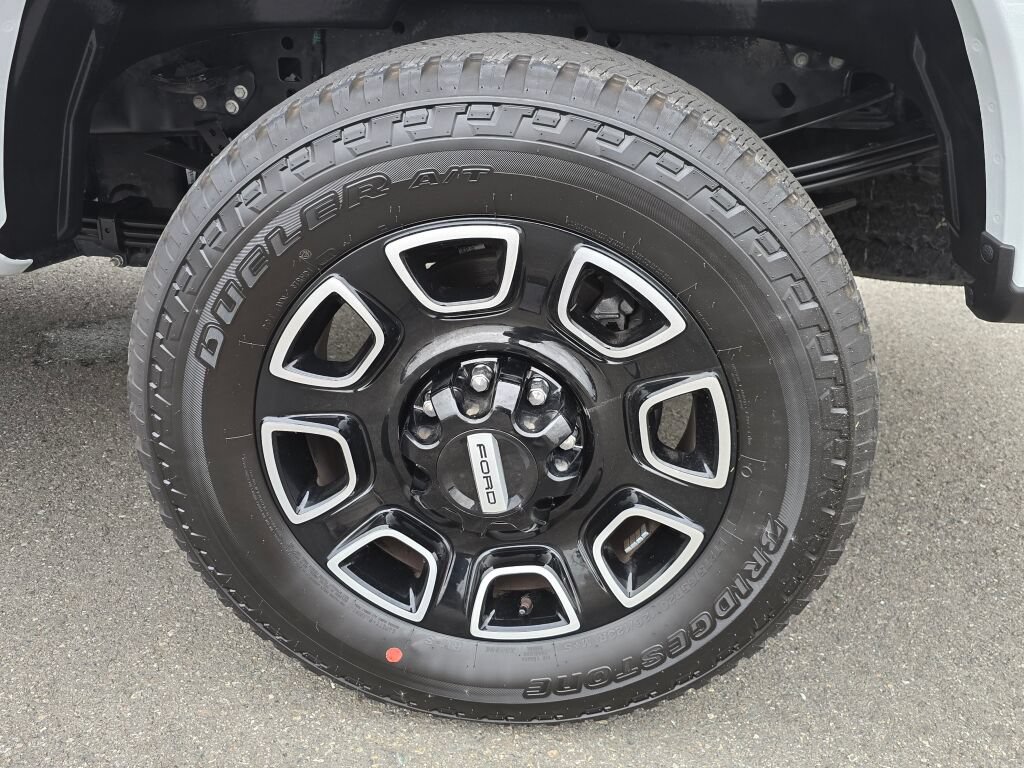 Certified 2026 Ford F350 Platinum AWD/4WD image 9