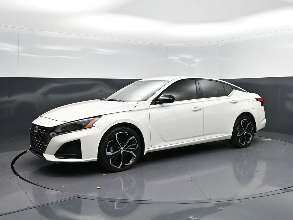 Used 2024 Nissan Altima 2.5 SR image 3