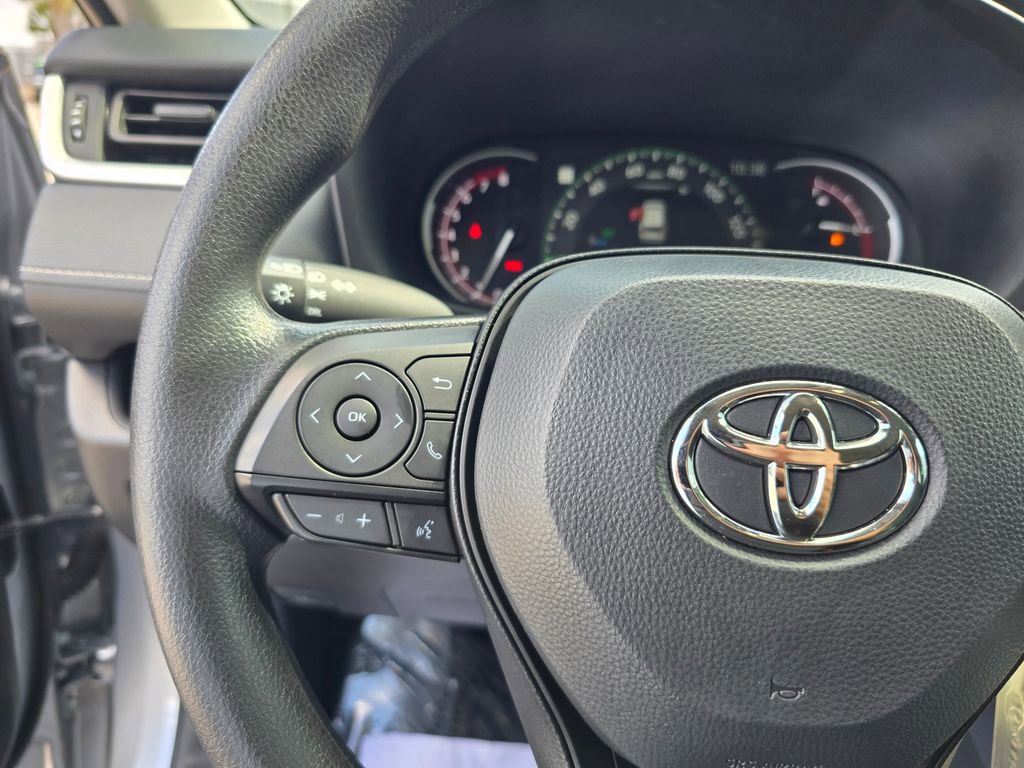 Used 2025 Toyota RAV4 LE image 17