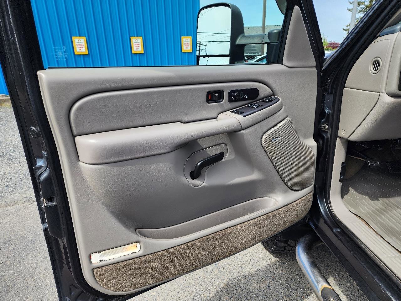 Used 2004 Chevrolet Silverado 2500 LT AWD/4WD image 11