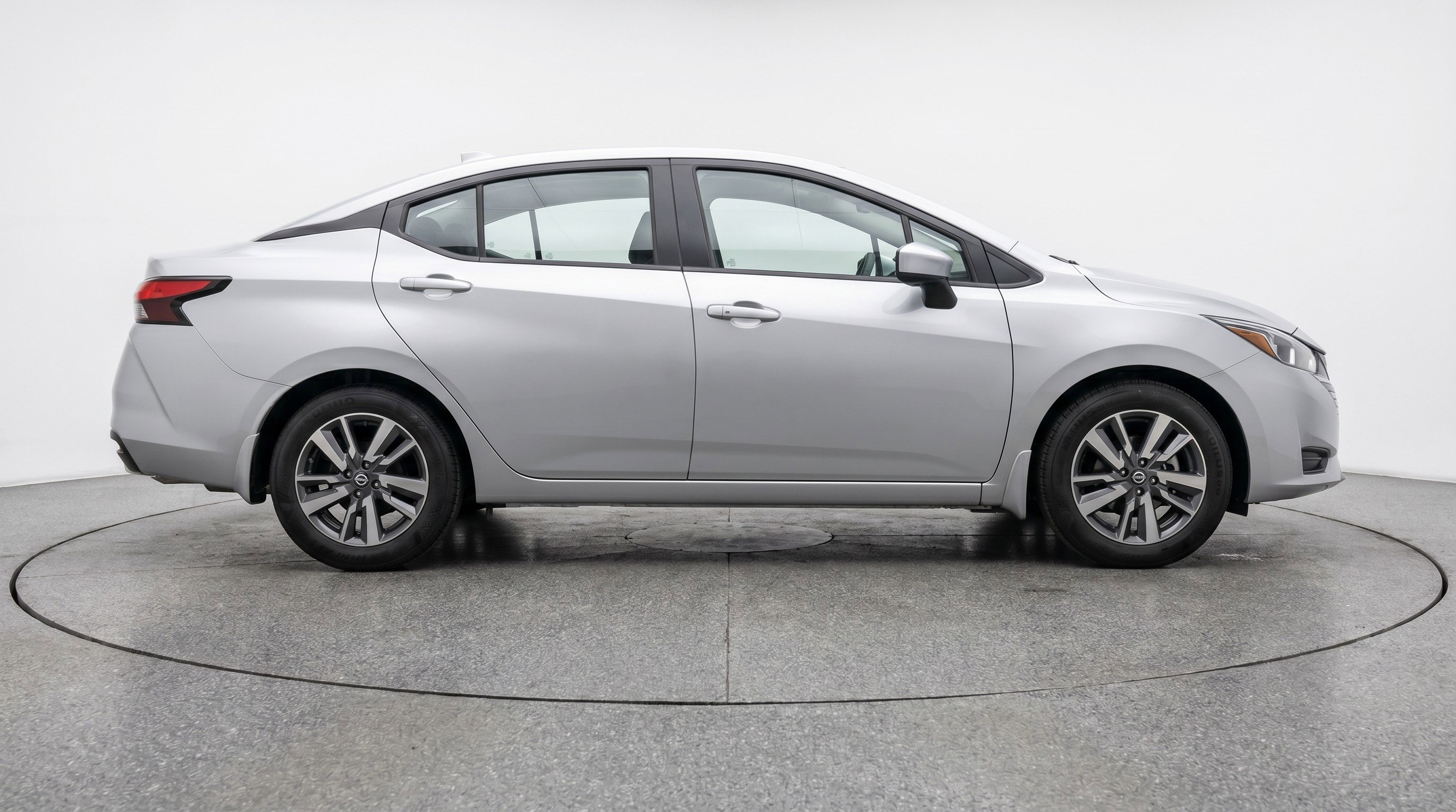 Used 2025 Nissan Versa SV FWD image 11
