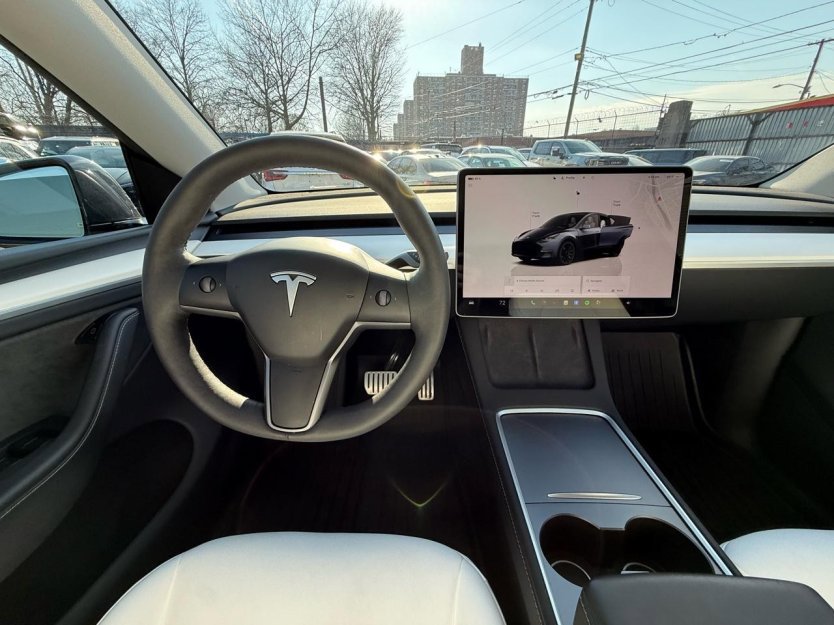Used 2025 Tesla Model Y Performance AWD/4WD image 6