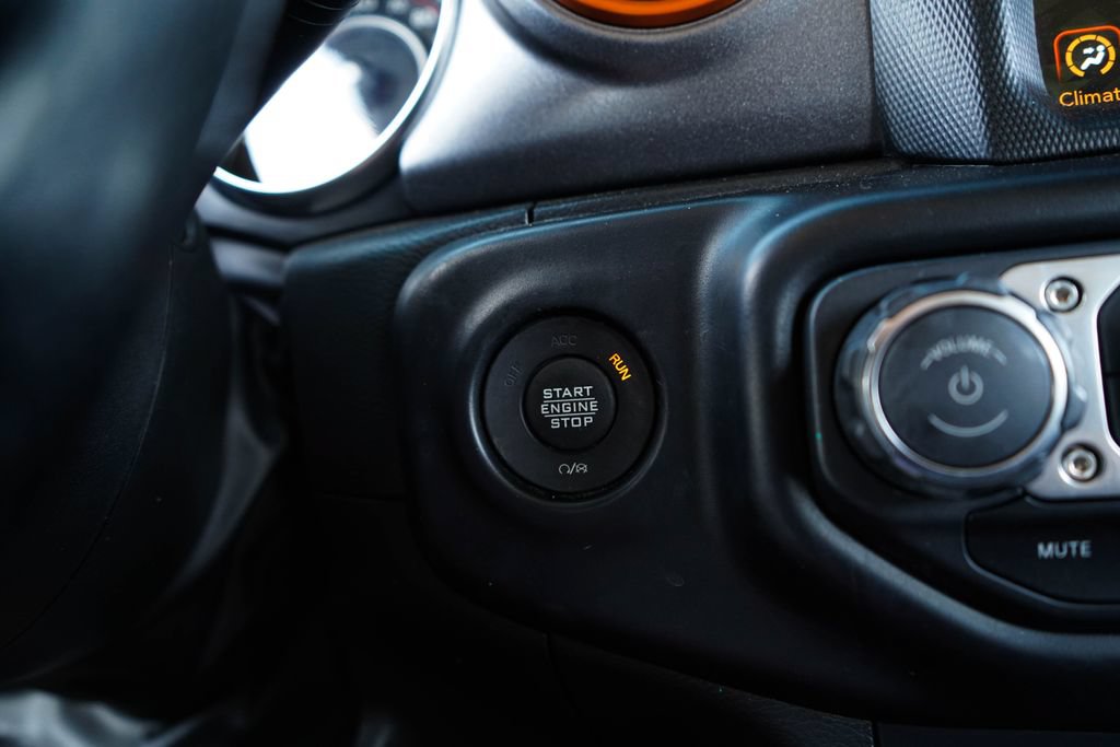 Used 2022 Jeep Gladiator Mojave w/ Cold Weather Group AWD/4WD image 30