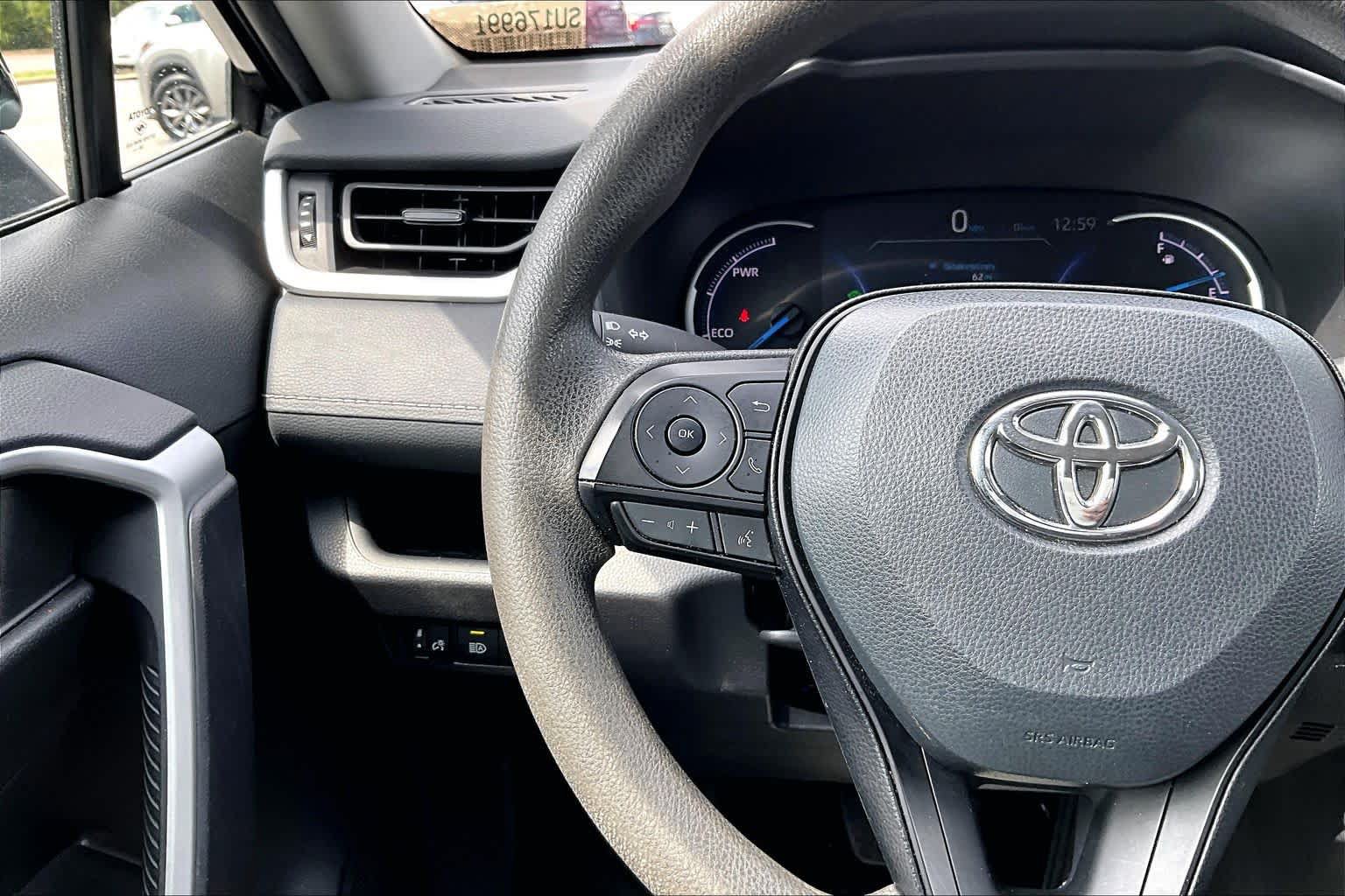 Used 2025 Toyota RAV4 XLE AWD/4WD image 23