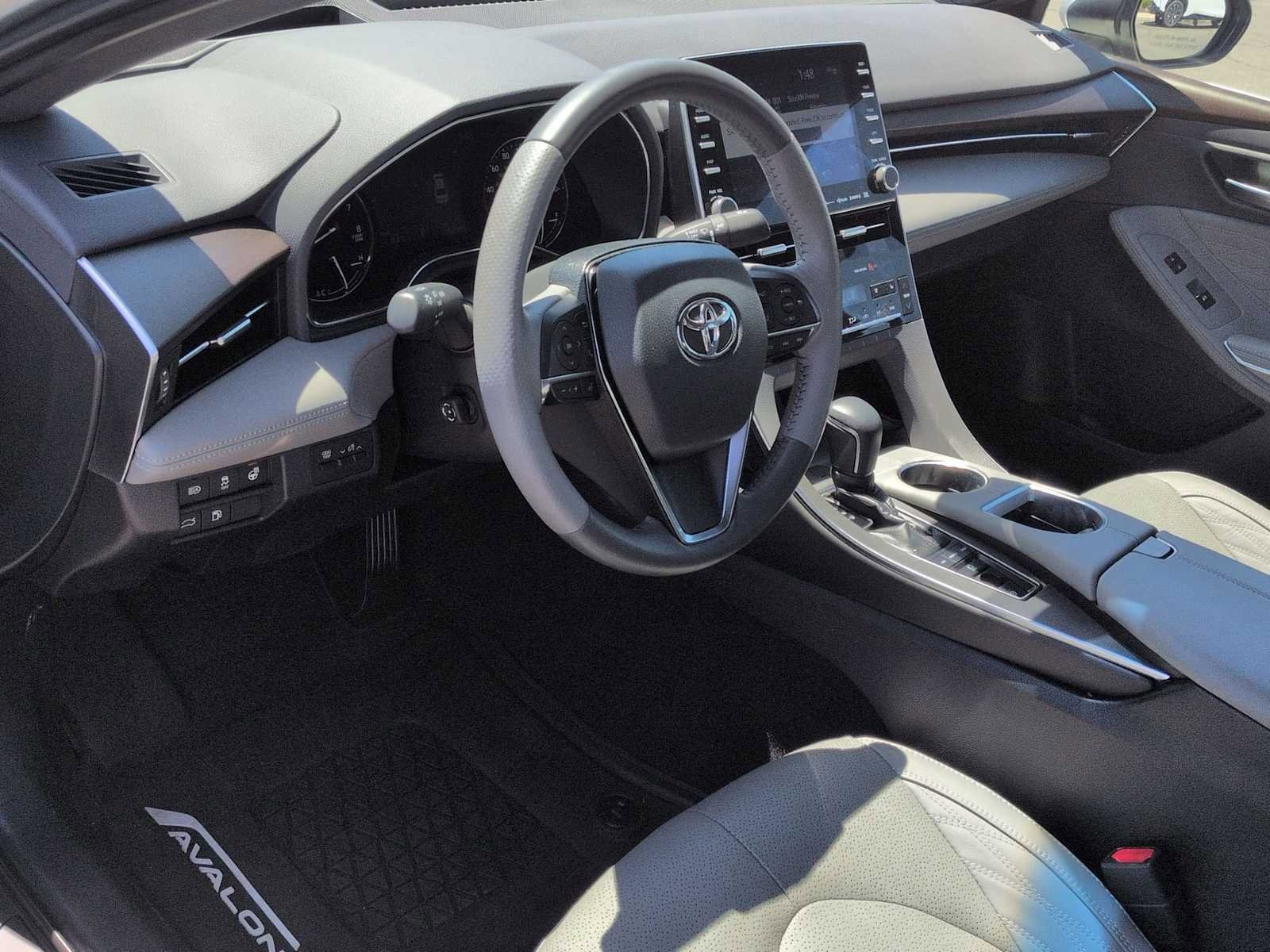 Used 2020 Toyota Avalon Limited w/ All Weather Liner Package FWD image 12