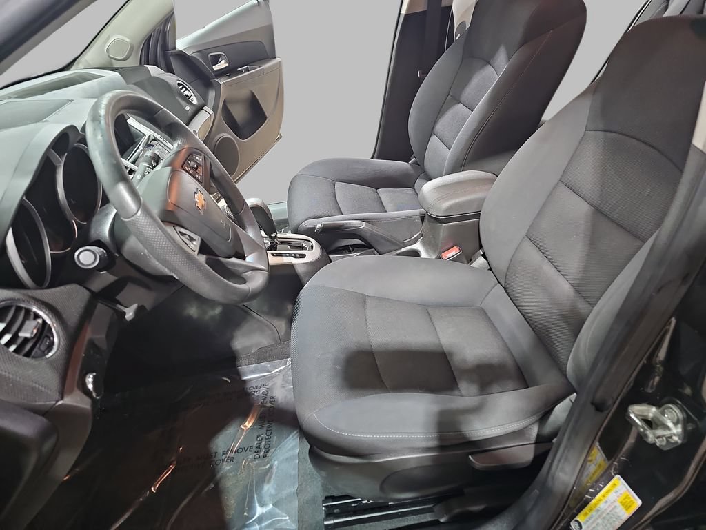 Certified 2016 Chevrolet Cruze LT w/ Technology Package FWD image 18