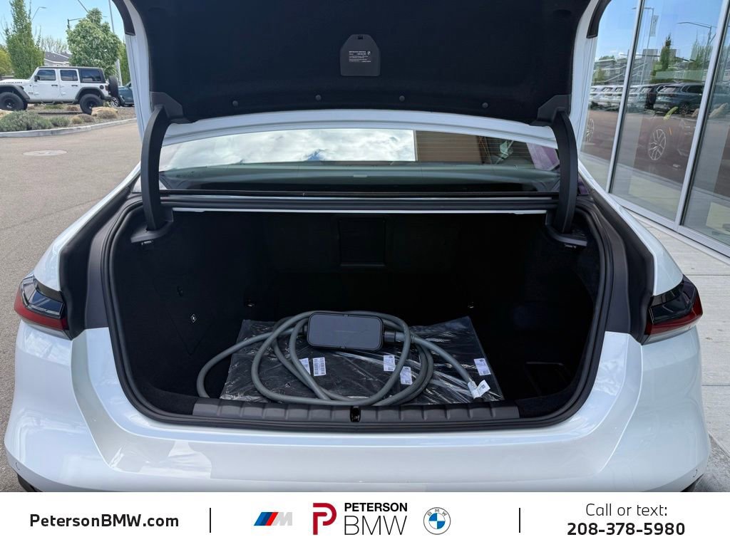Used 2025 BMW i7 xDrive60 w/ Executive Package AWD/4WD image 9