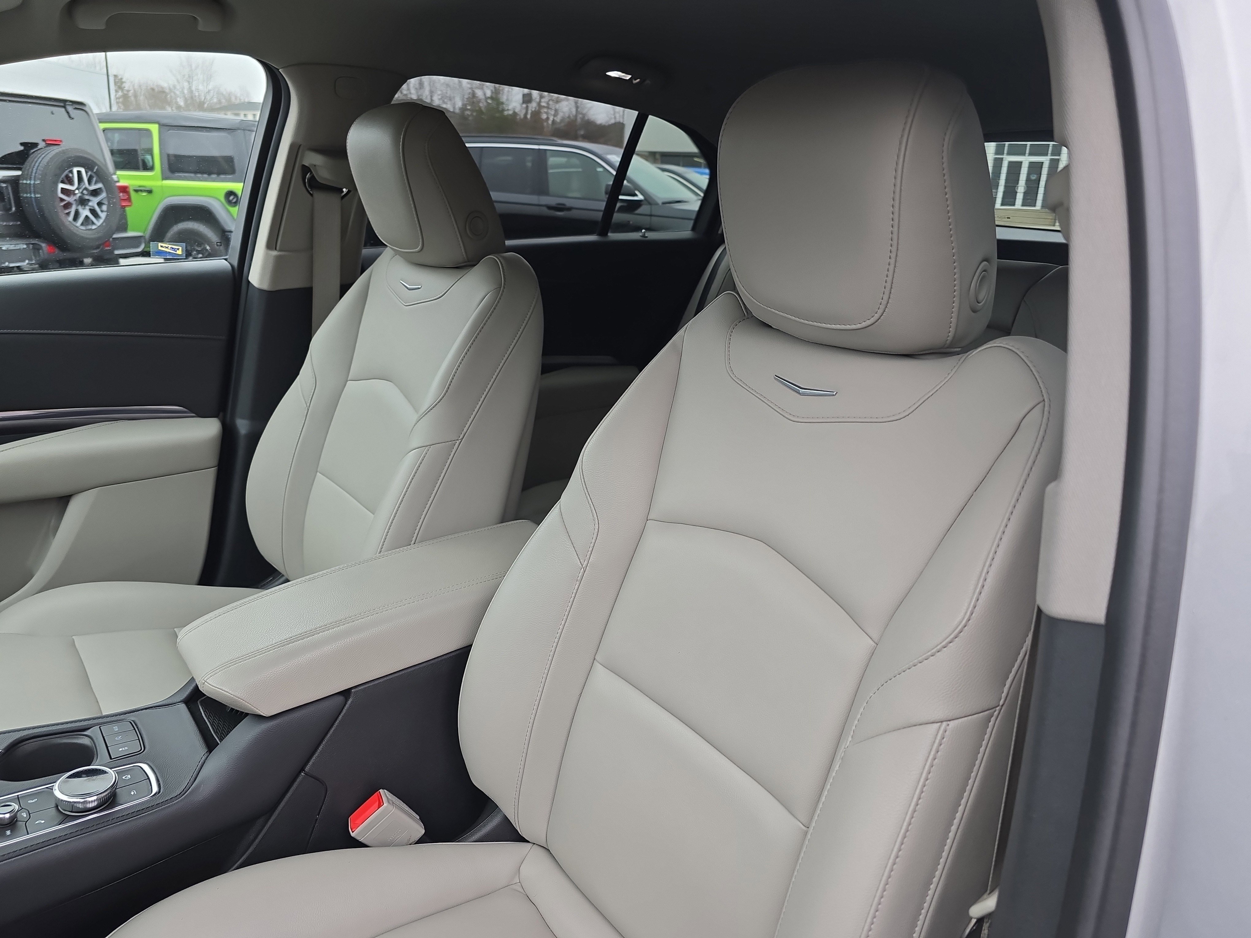 Used 2021 Cadillac XT4 Luxury w/ Cold Weather Package image 22