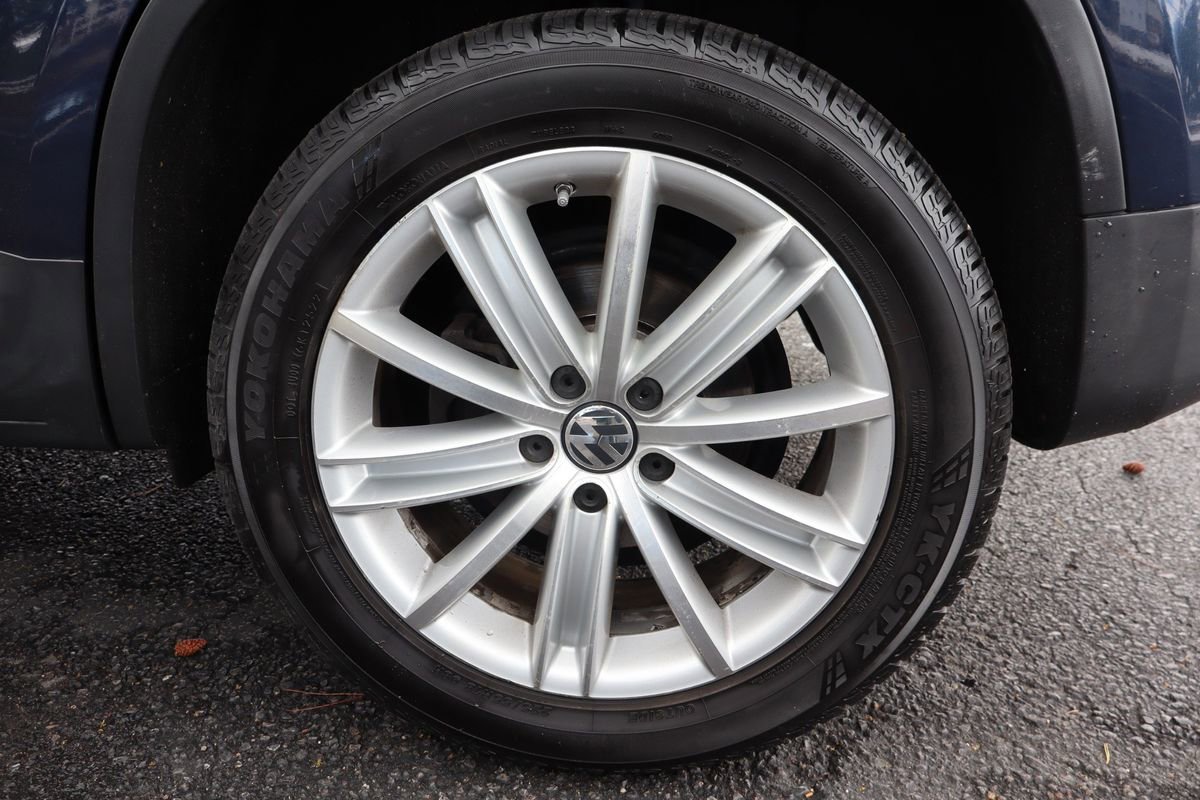 Used 2011 Volkswagen Tiguan SEL AWD/4WD image 42