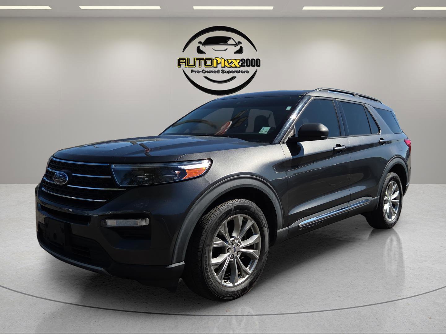 Used 2020 Ford Explorer XLT w/ Equipment Group 202A image 3
