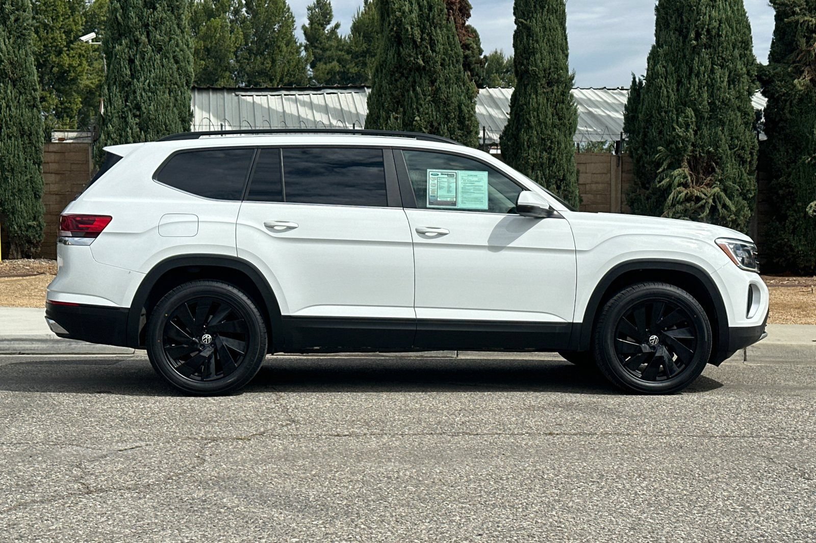 Used 2024 Volkswagen Atlas SE FWD image 3