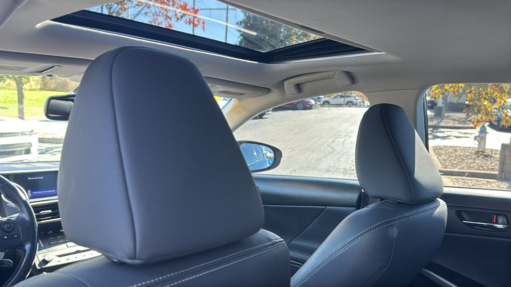 Used 2016 Lexus IS 300 AWD w/ Premium Package image 31