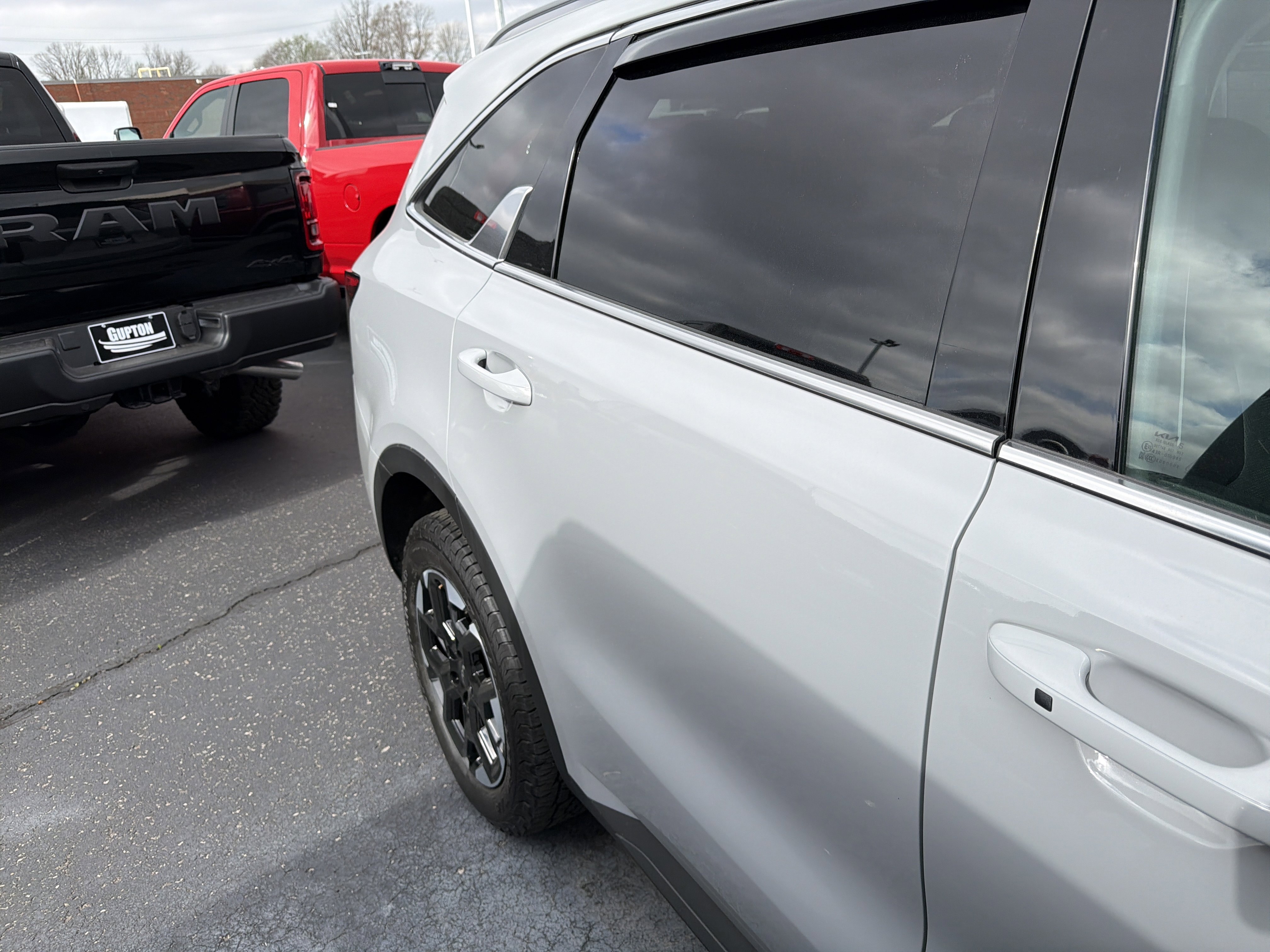 Used 2024 Kia Sorento S w/ Panoramic Sunroof Package image 7