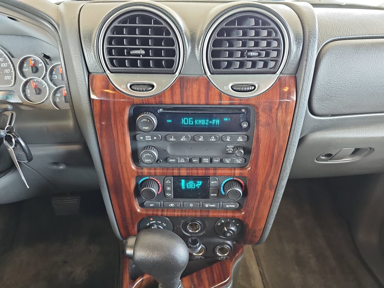 Used 2004 GMC Envoy SLT AWD/4WD image 27
