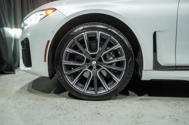 Used 2021 BMW 740i w/ M Sport Package RWD image 7